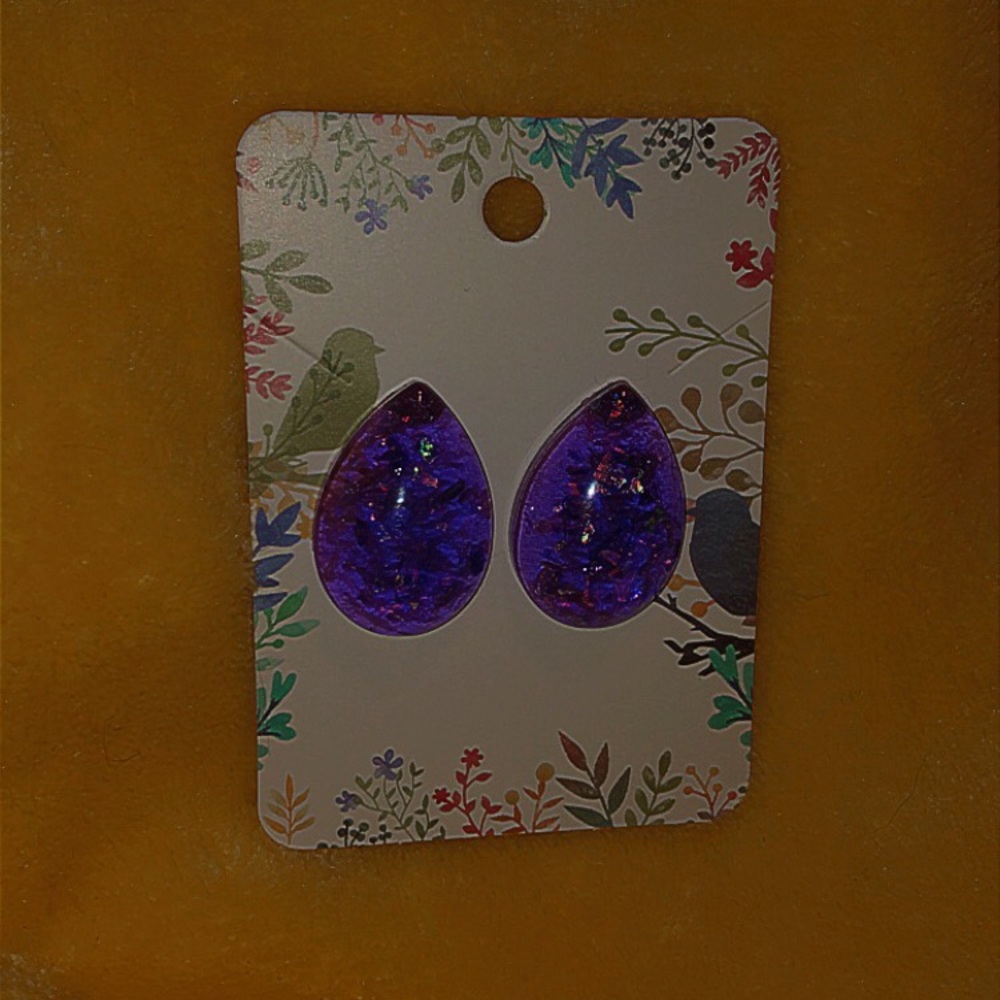Medium purple teardrop stud earrings